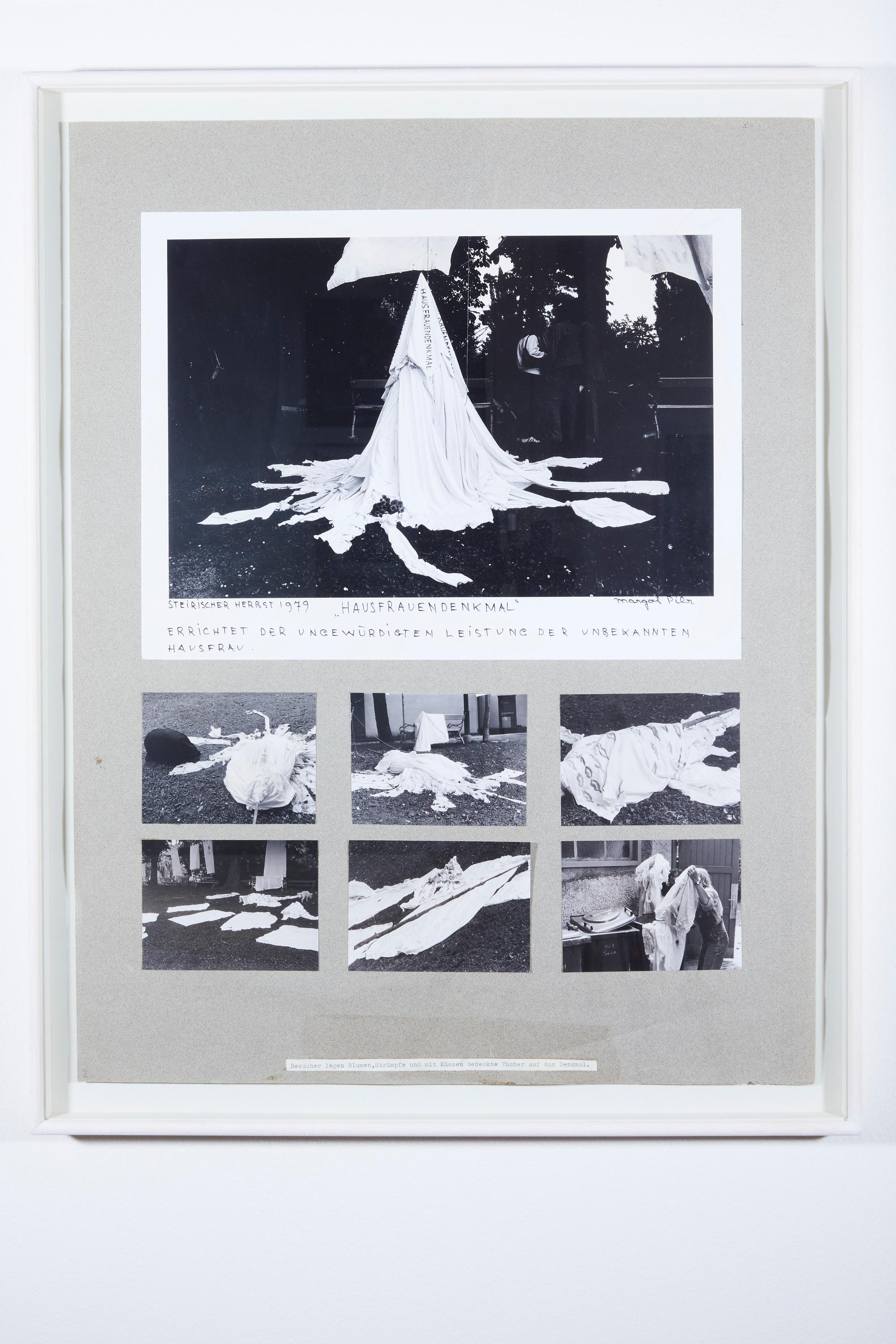 Hausfrauendenkmal (aufkaschiert auf grauen Karton, 1 großes und 6 kleine Fotos), Unikat - Margot Pilz 